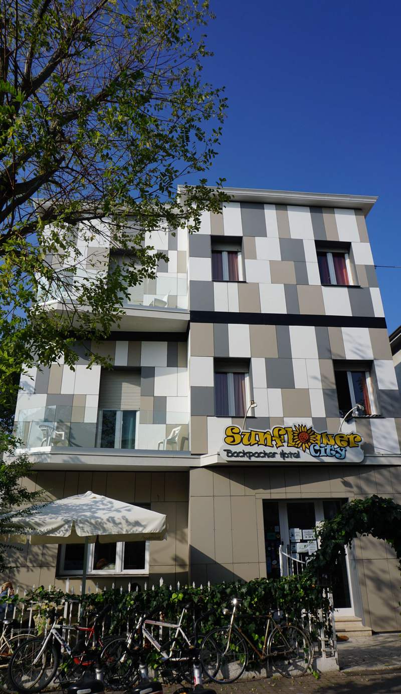 Sunflower City Student Hostel & Bar