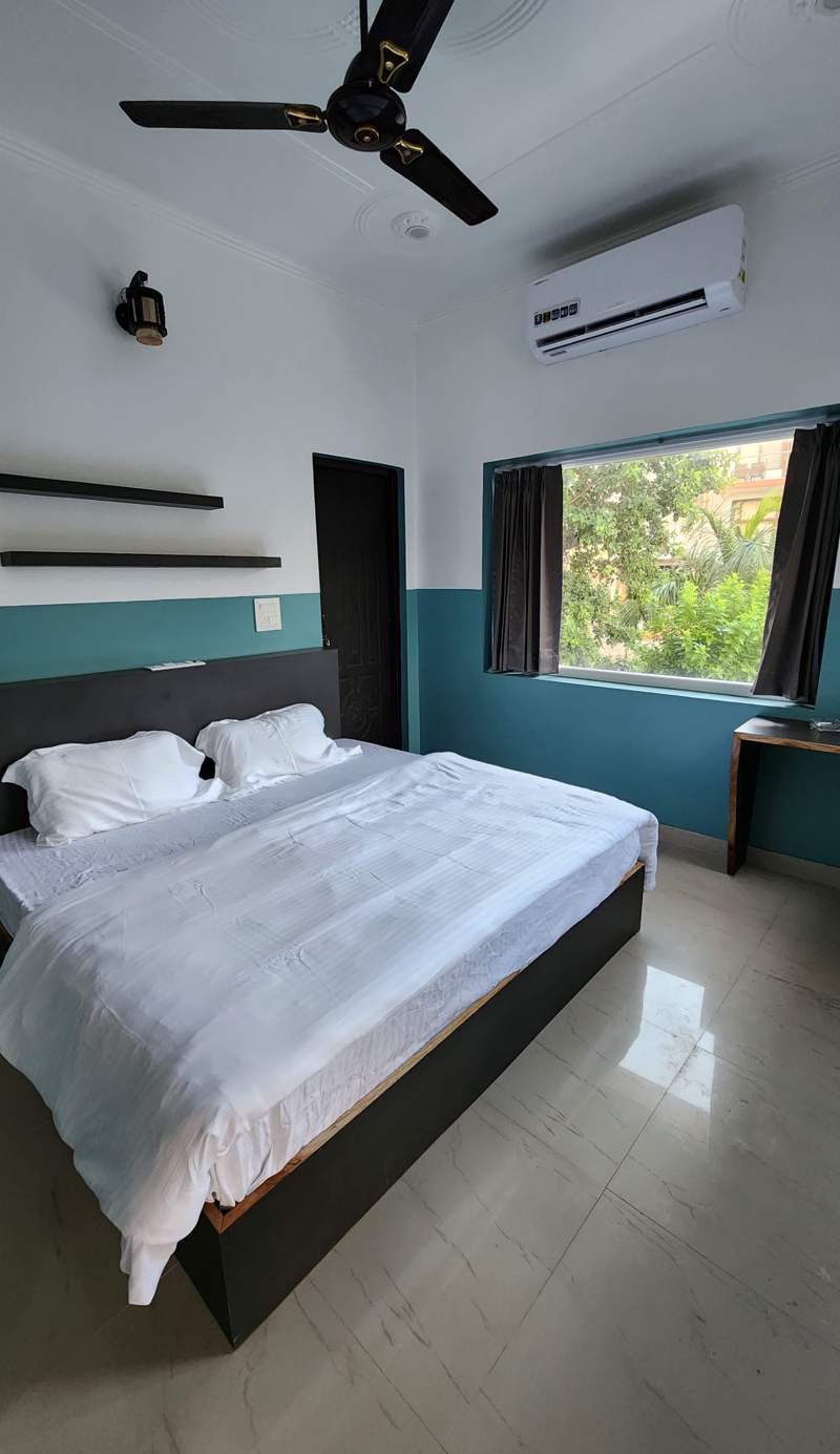 12 Monks Hostel Rishikesh