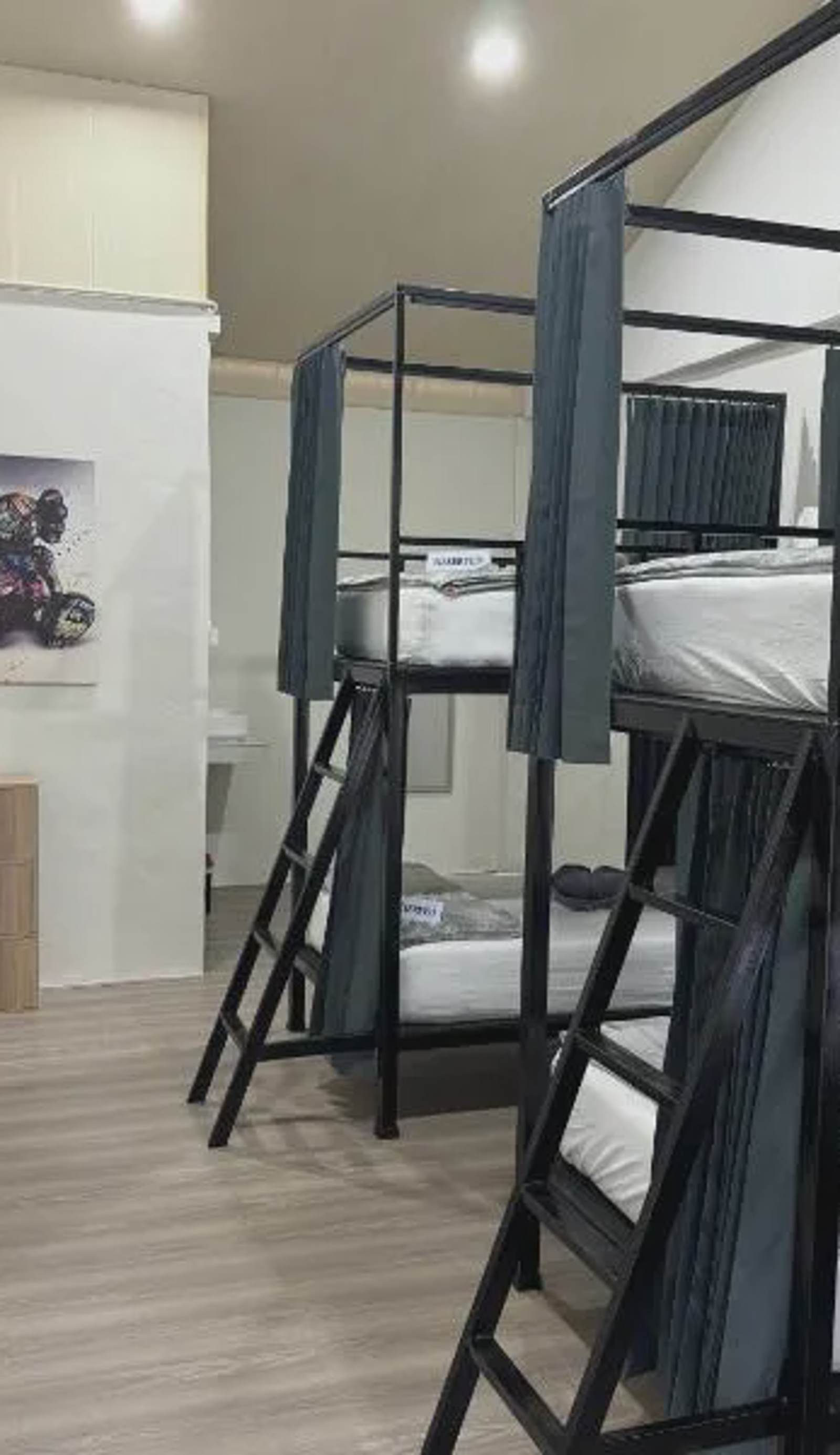 Eclipse Hostel and Bar