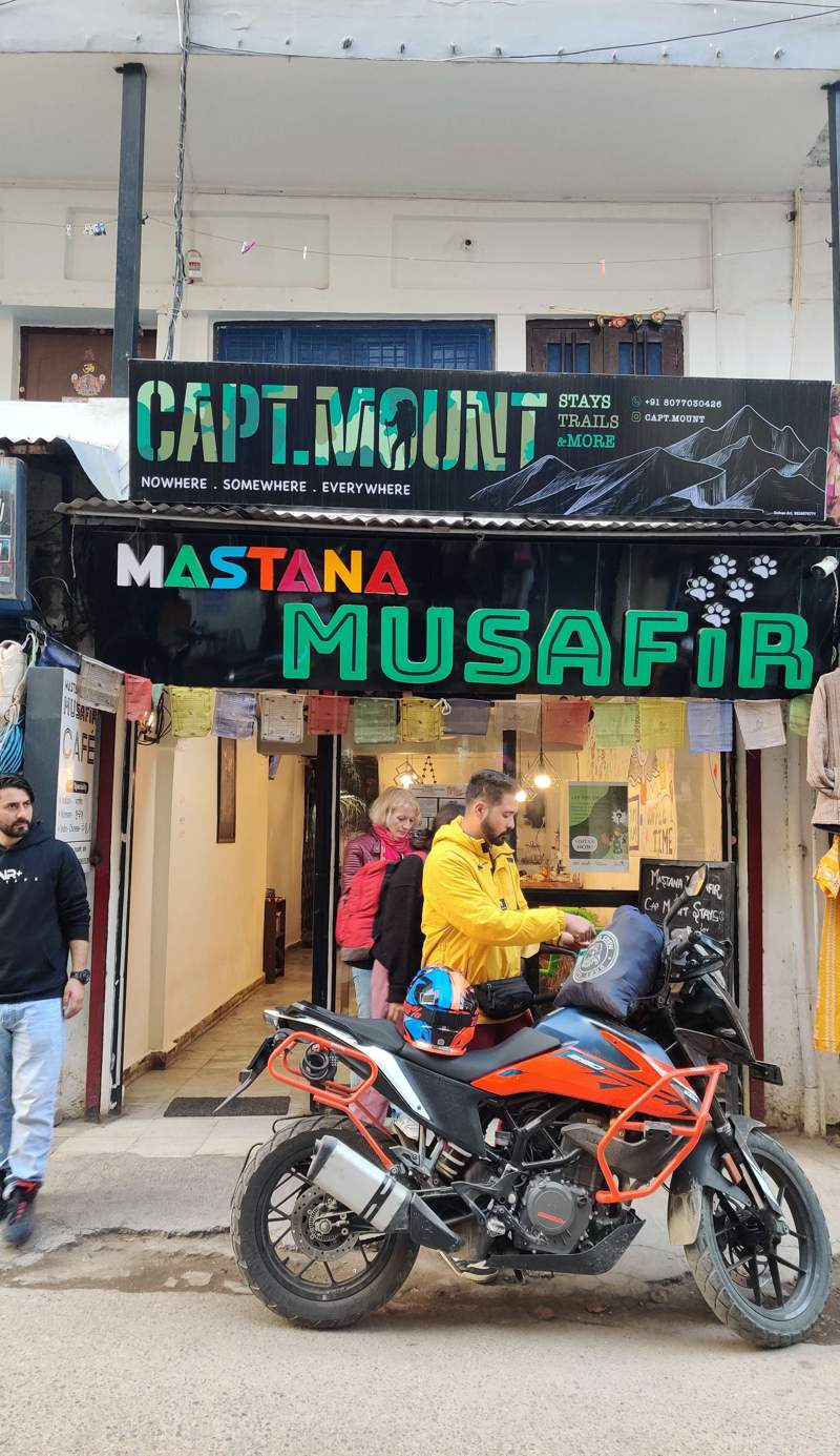 Capt. Mount Stays