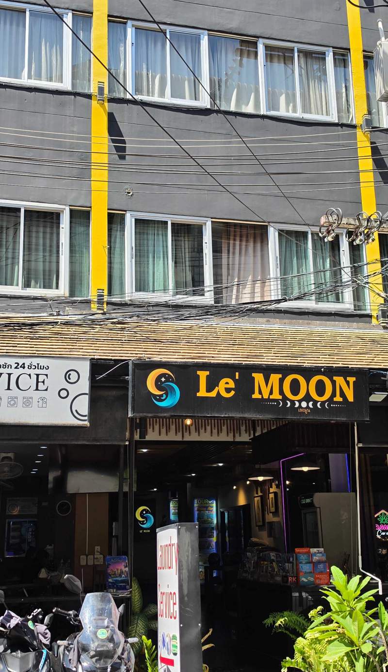 Le Moon