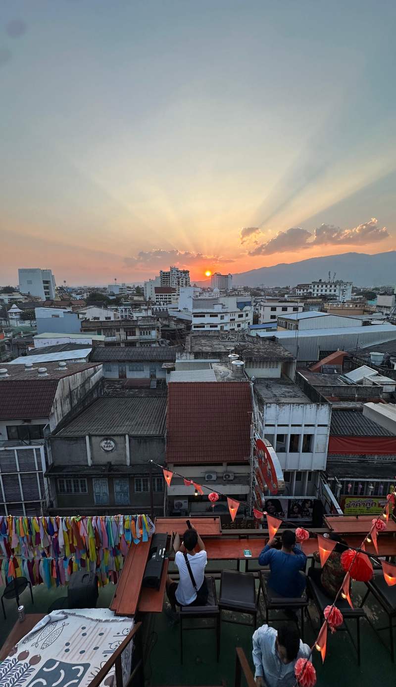Makad Rooftop Hostel