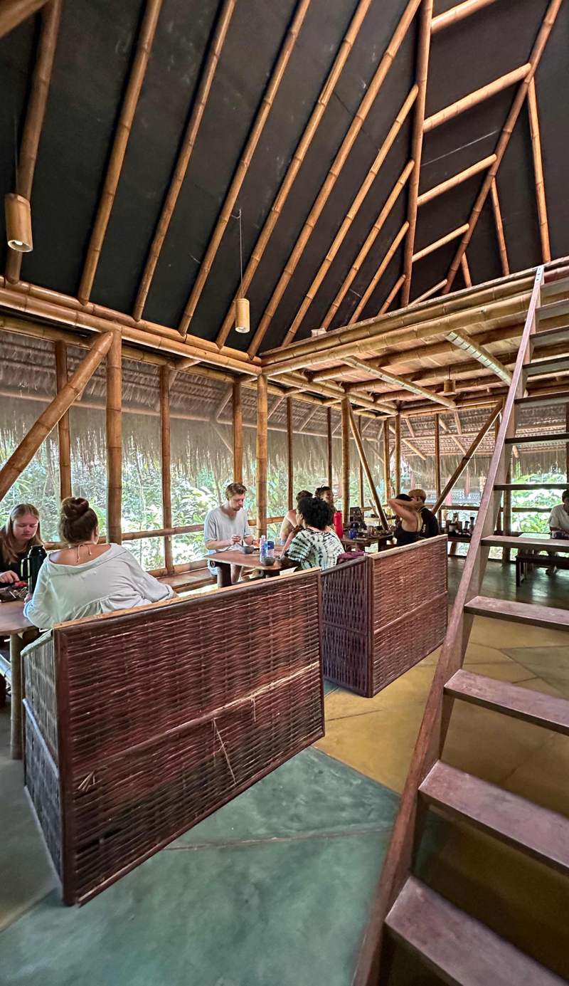 Universo Pol Bamboo Hostel