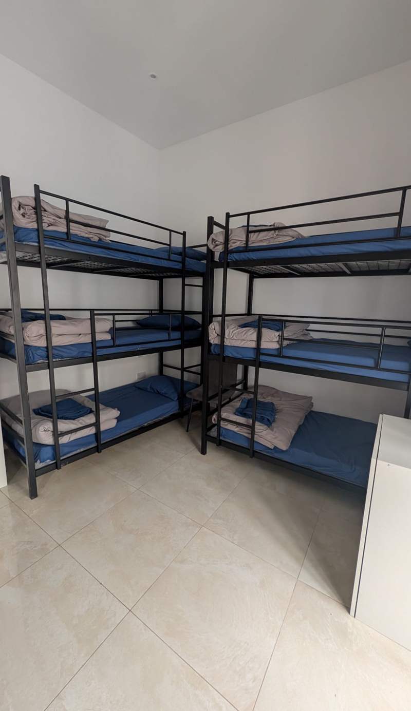 Lourd Bed