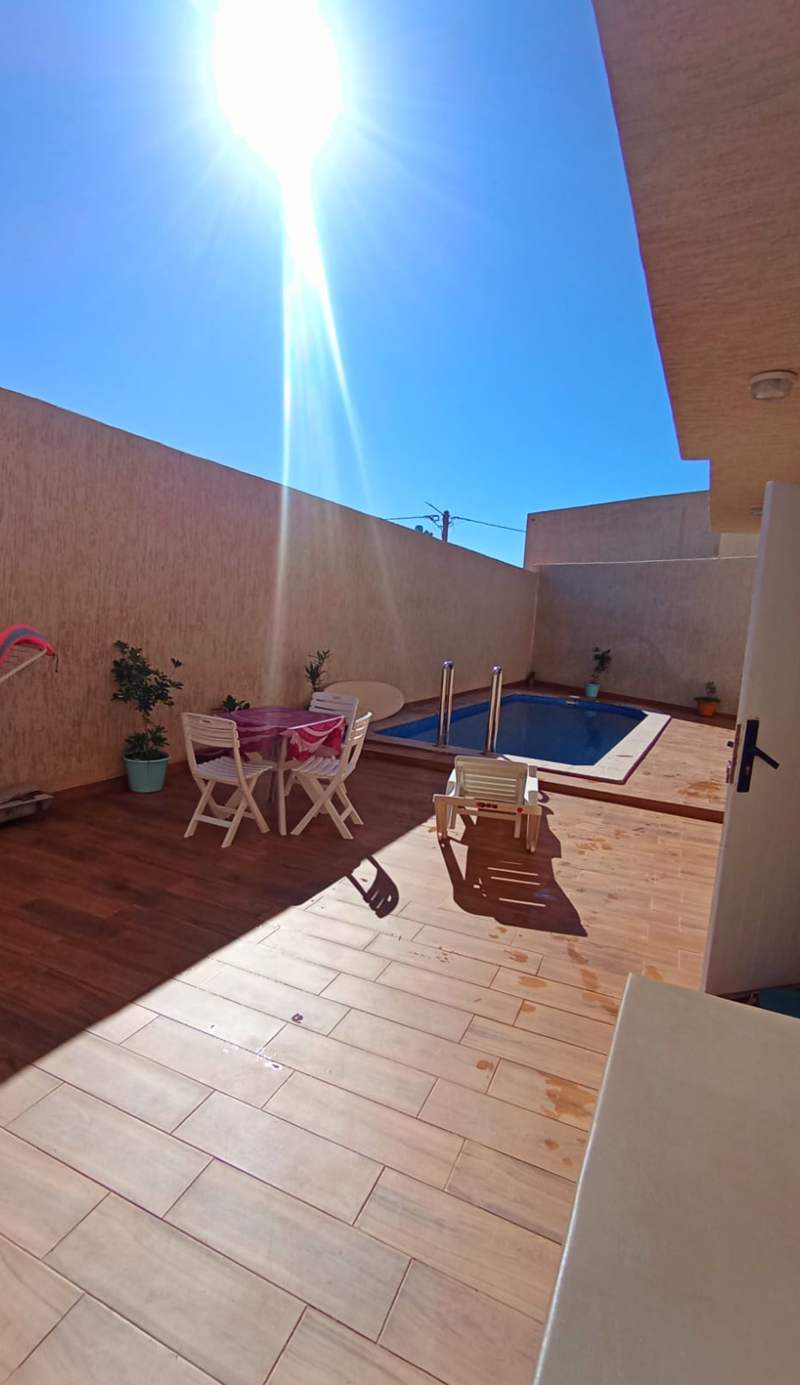 Anar Surf House