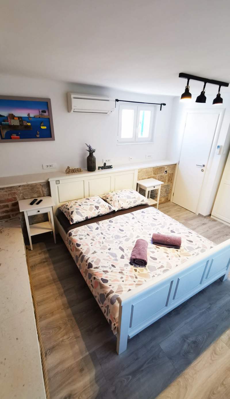 Crobeauty Holiday House