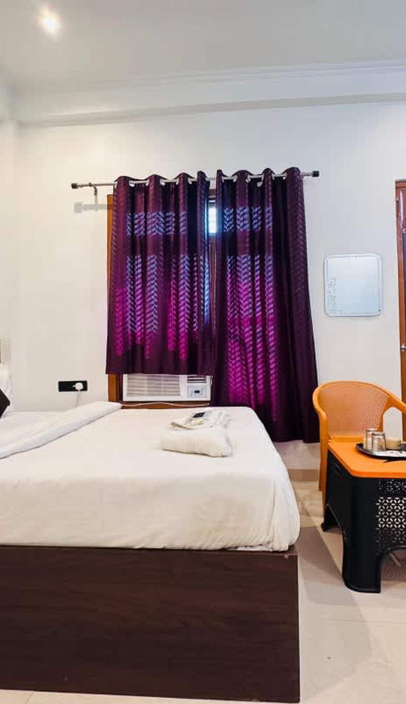 Hotel Aparna Palace