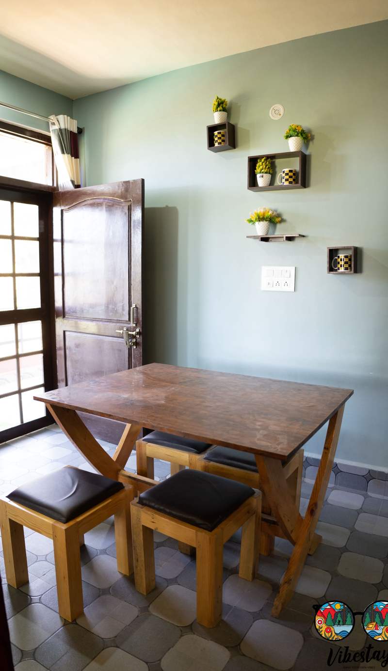 VibeStay - Hostel in Kasar Devi