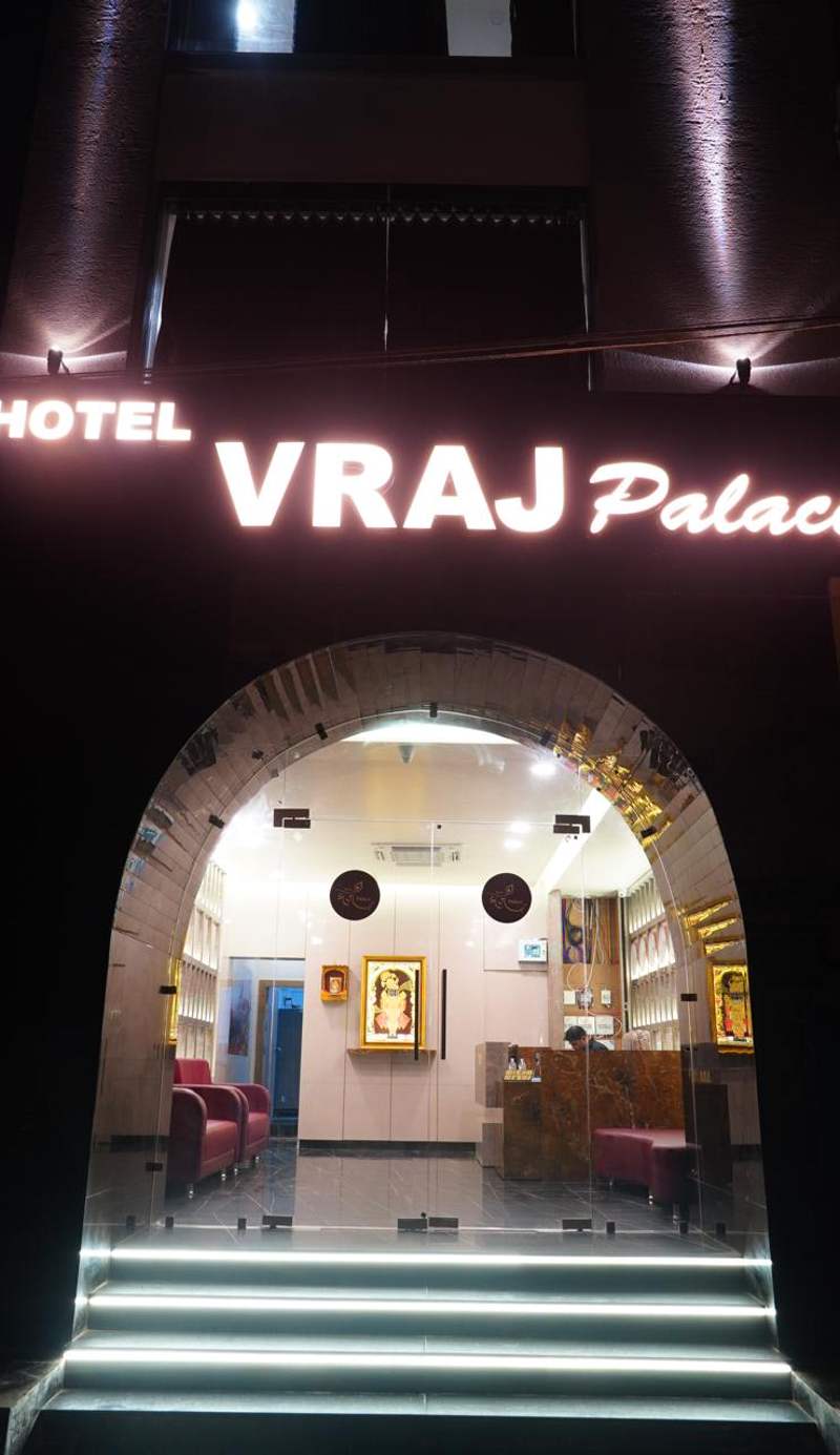 Hotel Vraj Palace