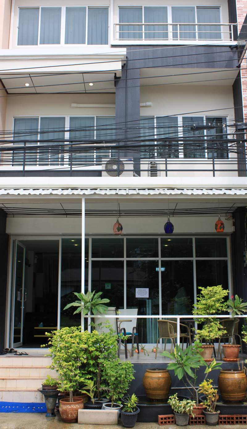 Ananas Central Phuket Hostel