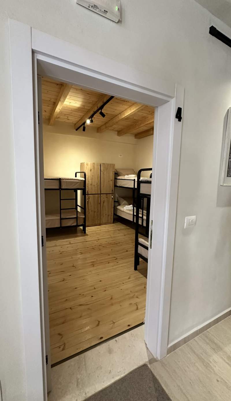 Hostel Vila H