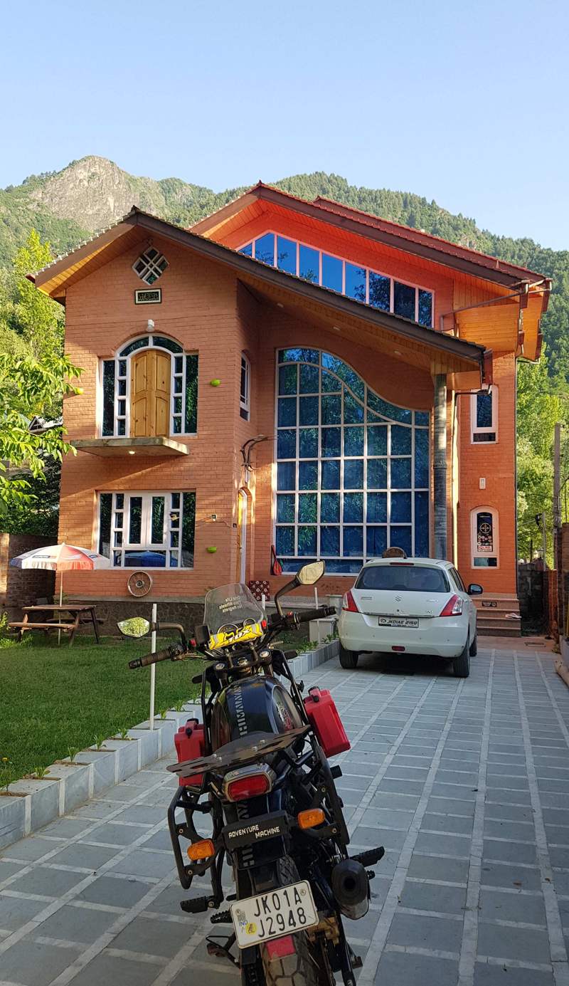 Urban Den Hostel
