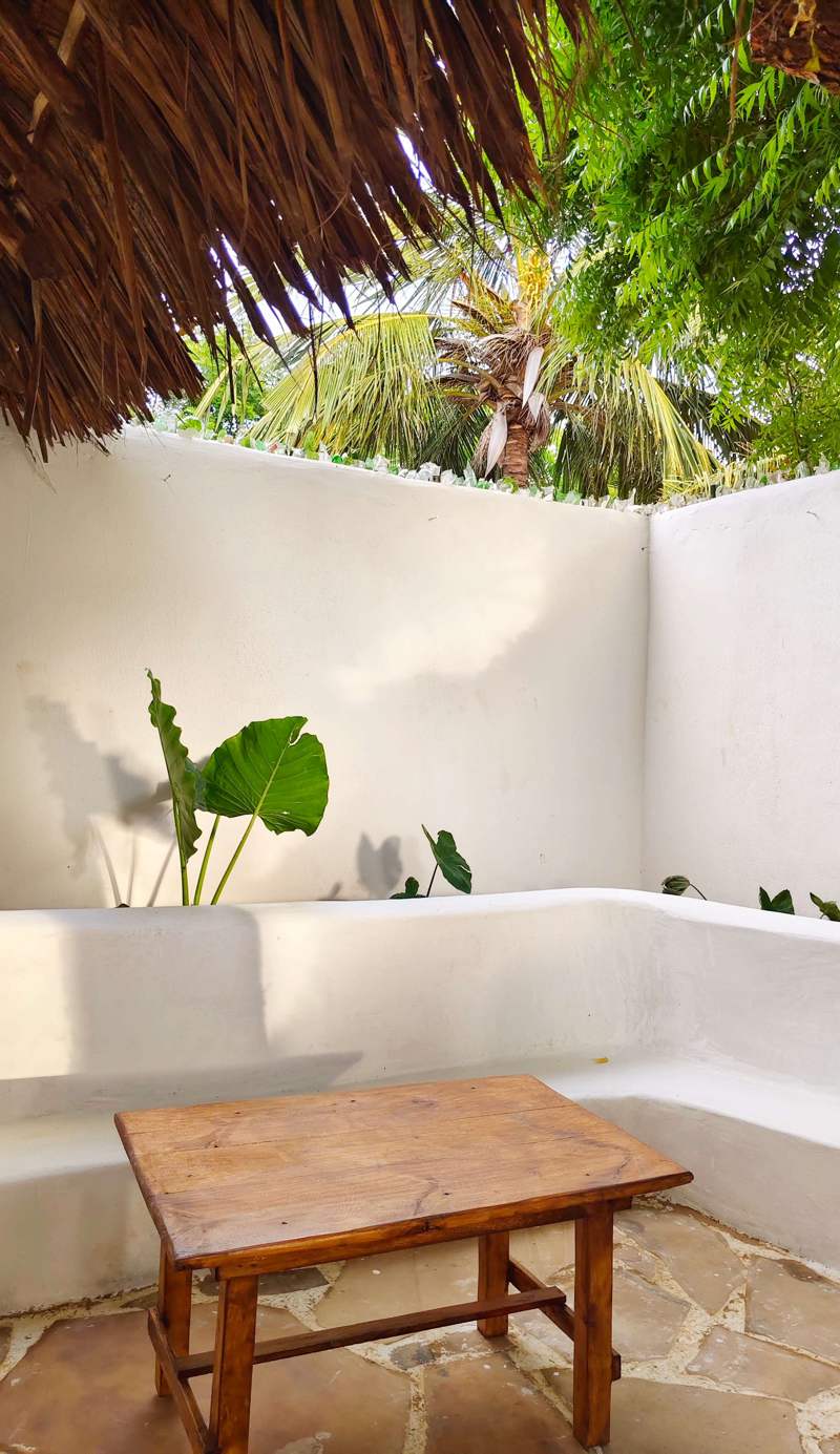 SawaSawa Beach Hotel & Backpackers