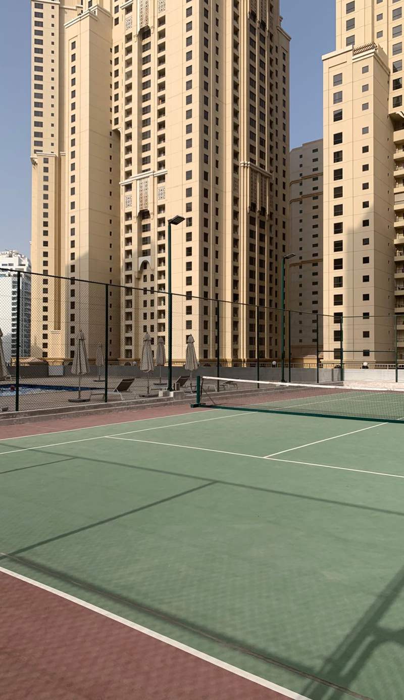 Modern Shared Apartment Hostel with Pool & Gym Access
