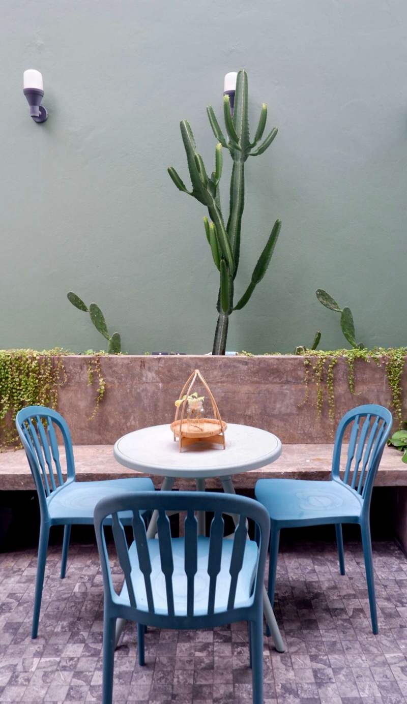 Red Panda Hostel & Cafe