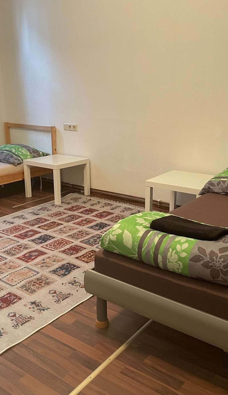 U6 Schopfwerk Hostel