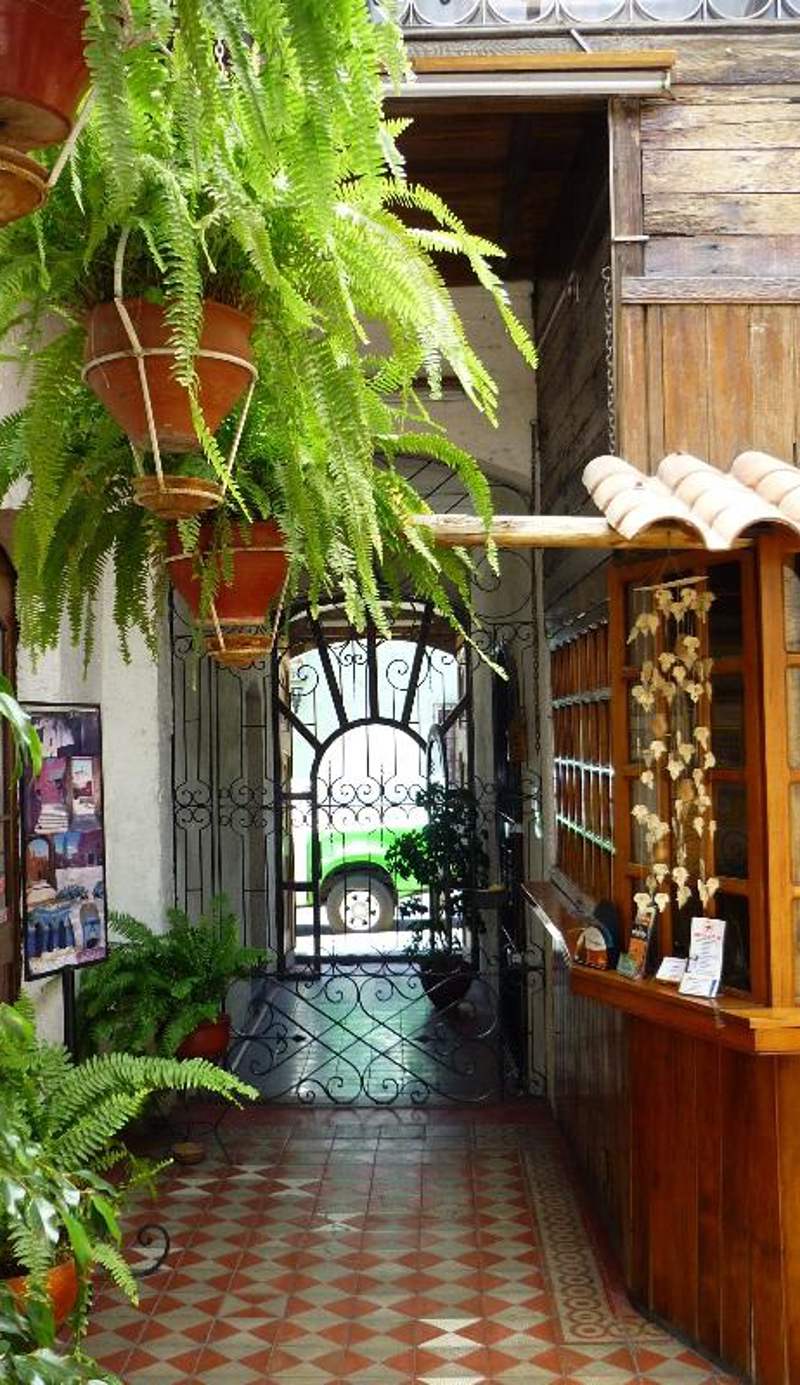 Hostal Lluvia de Oro