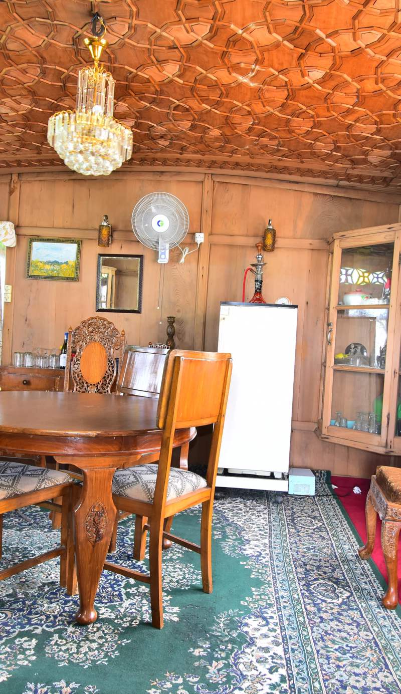 Houseboat Zaindari Palace