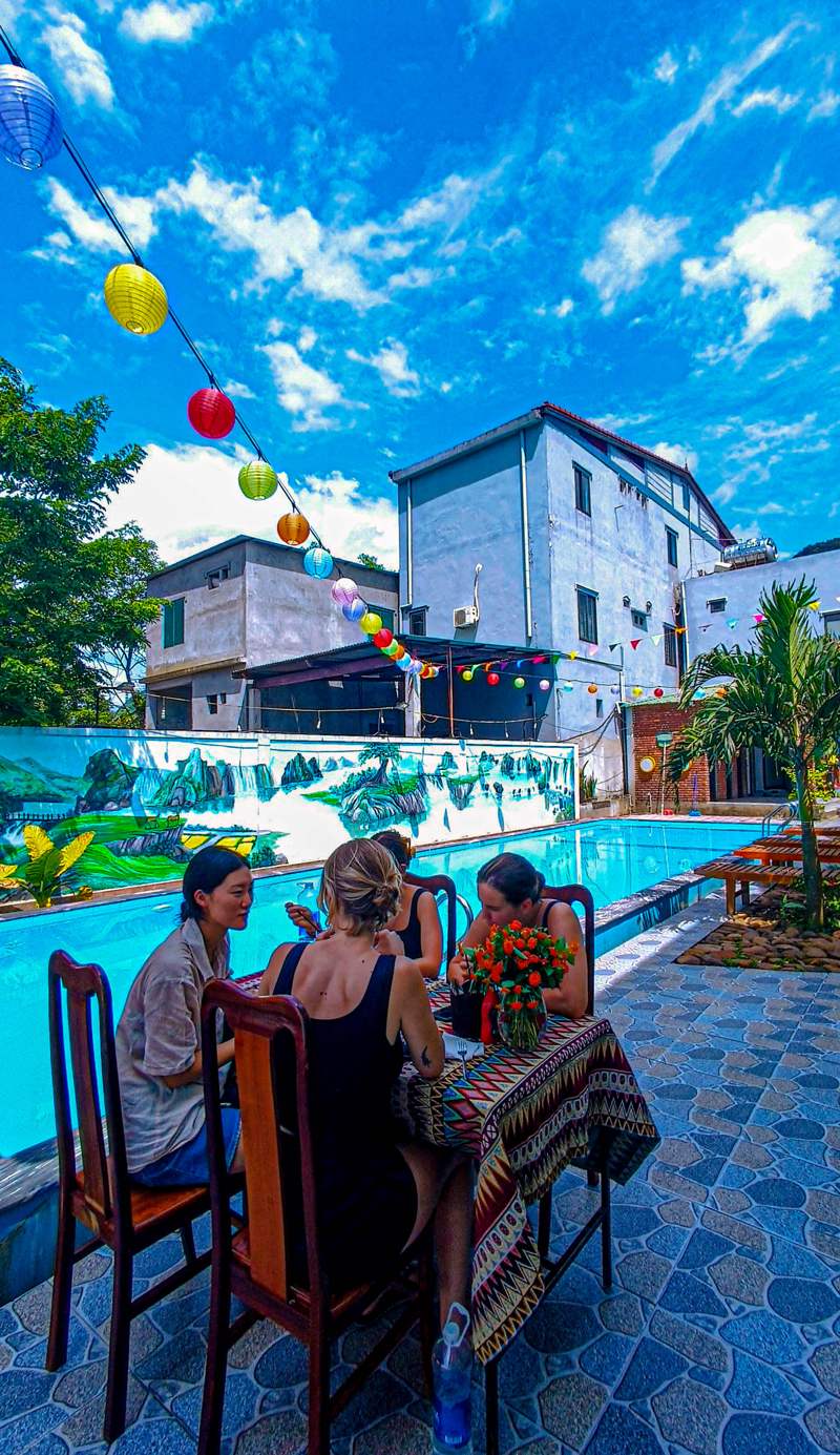 YoLo Pool Bar Villas