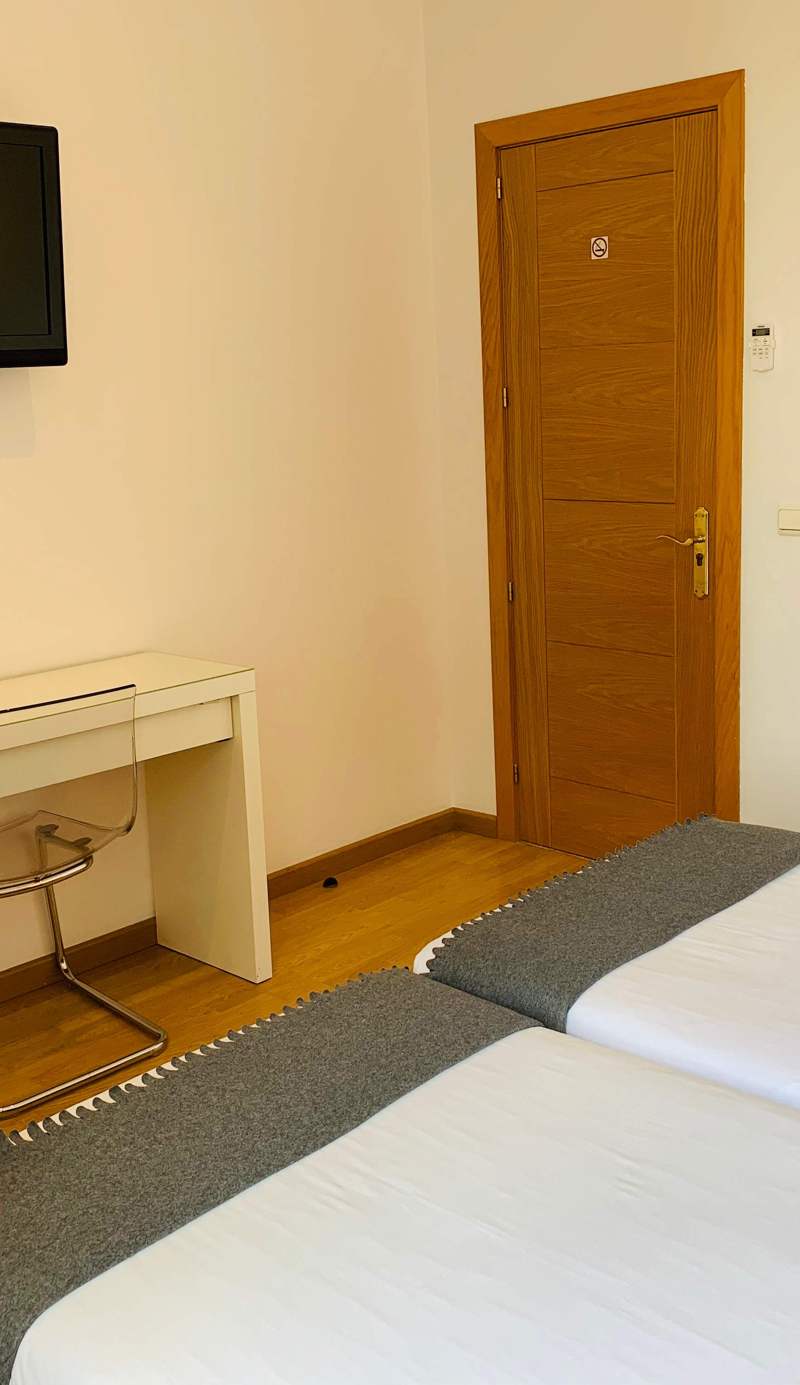 Super Balmes Guest House
