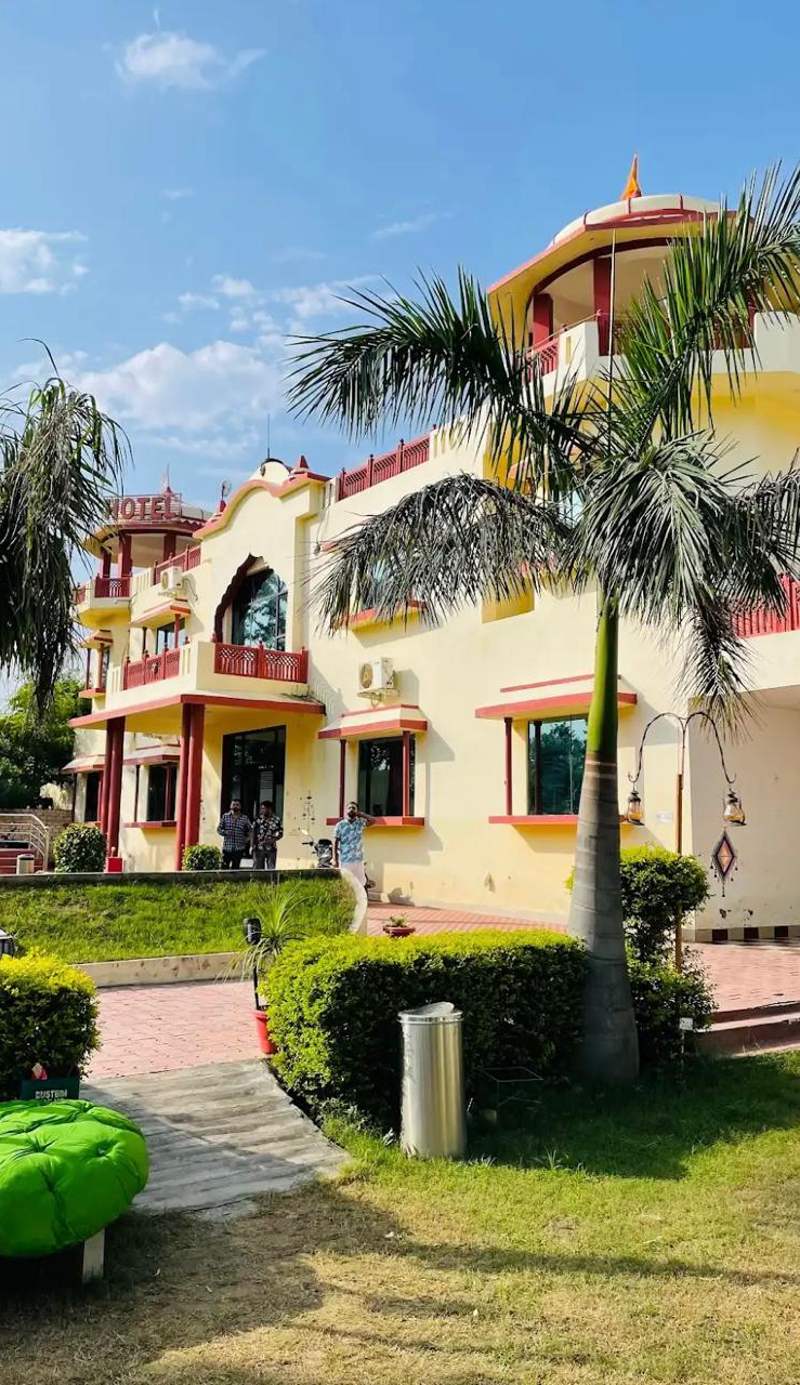 The Quila Camps & Resort