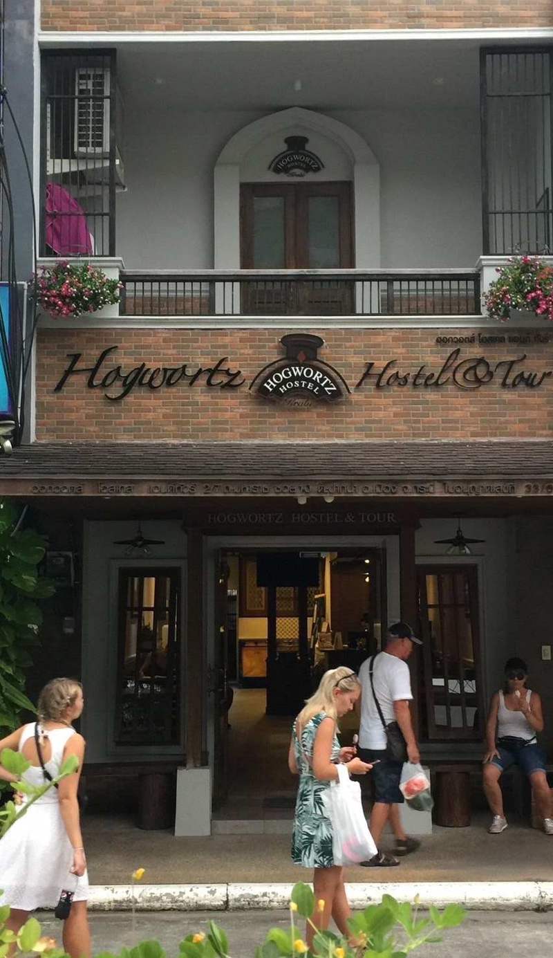 Hogwortz hostel & tour