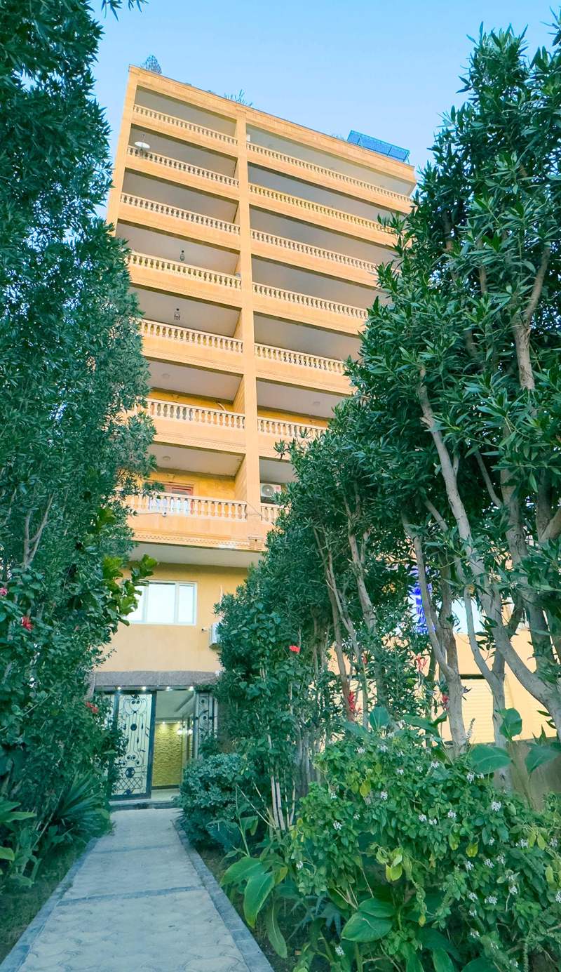 Royal Crown New museum & Pyramids view Hotel