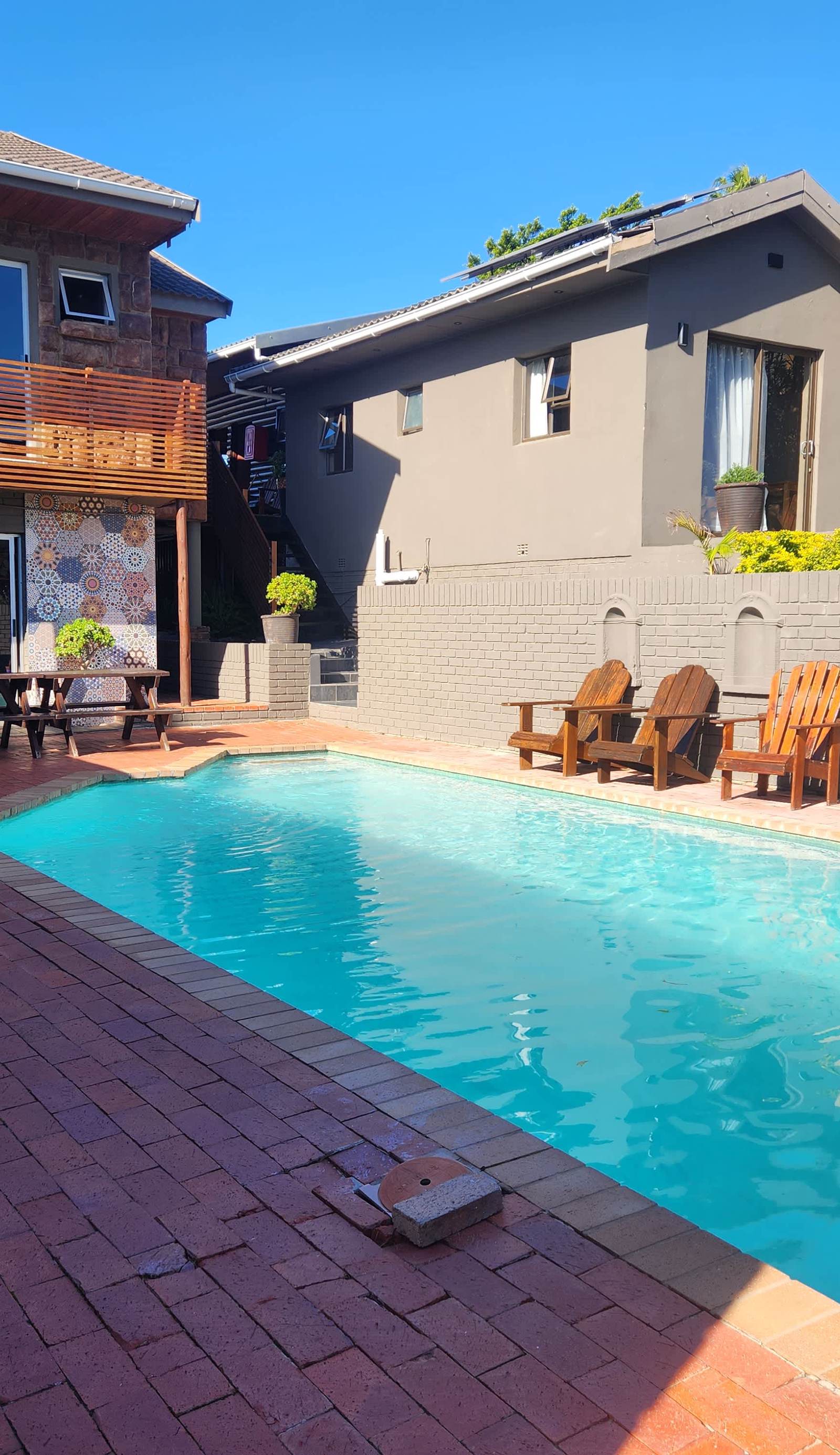Lungile Backpackers