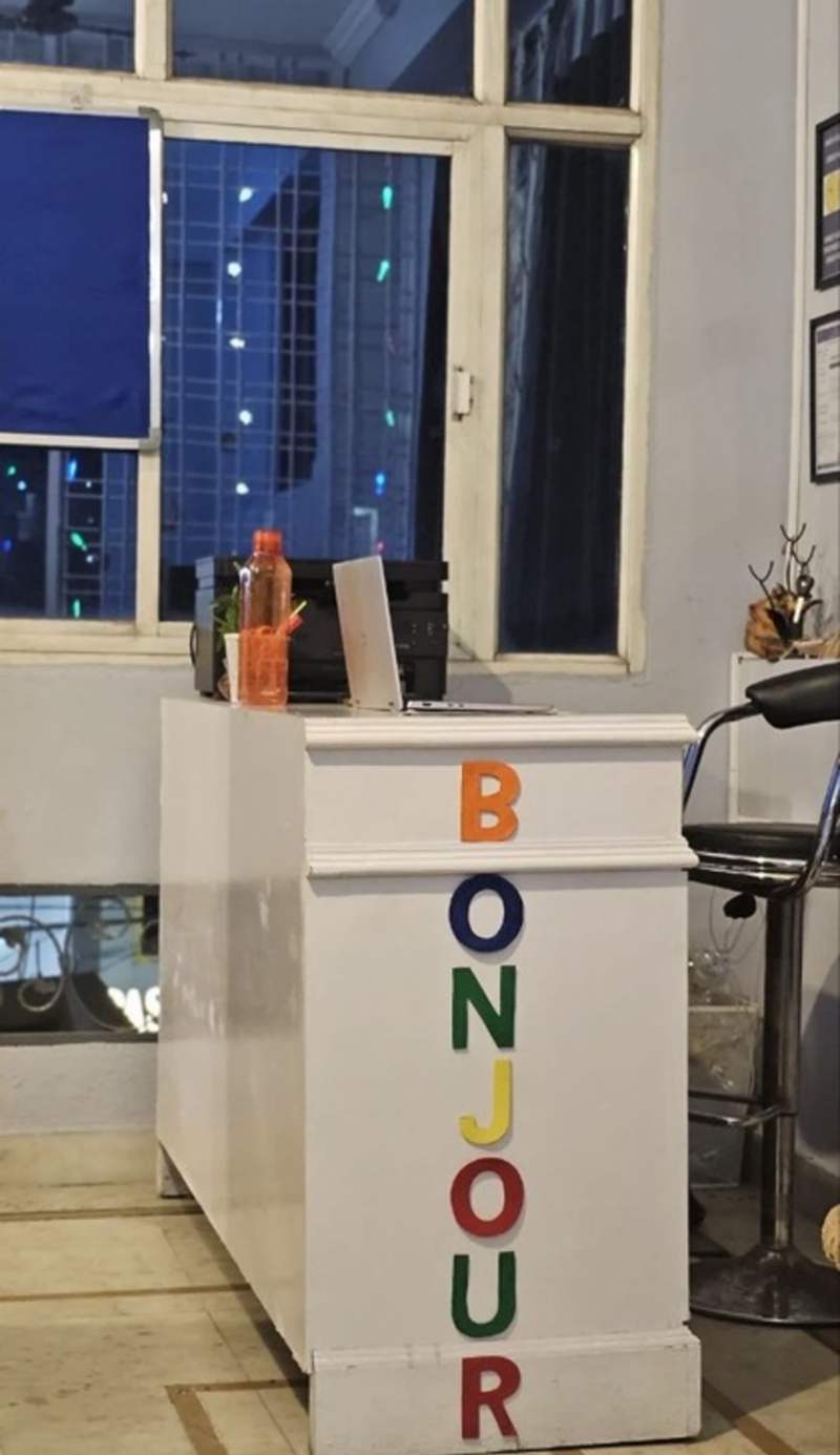 Bonjour Travellers Hostel