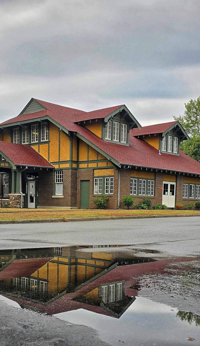 Little Rock Firehouse Hostel & Museum