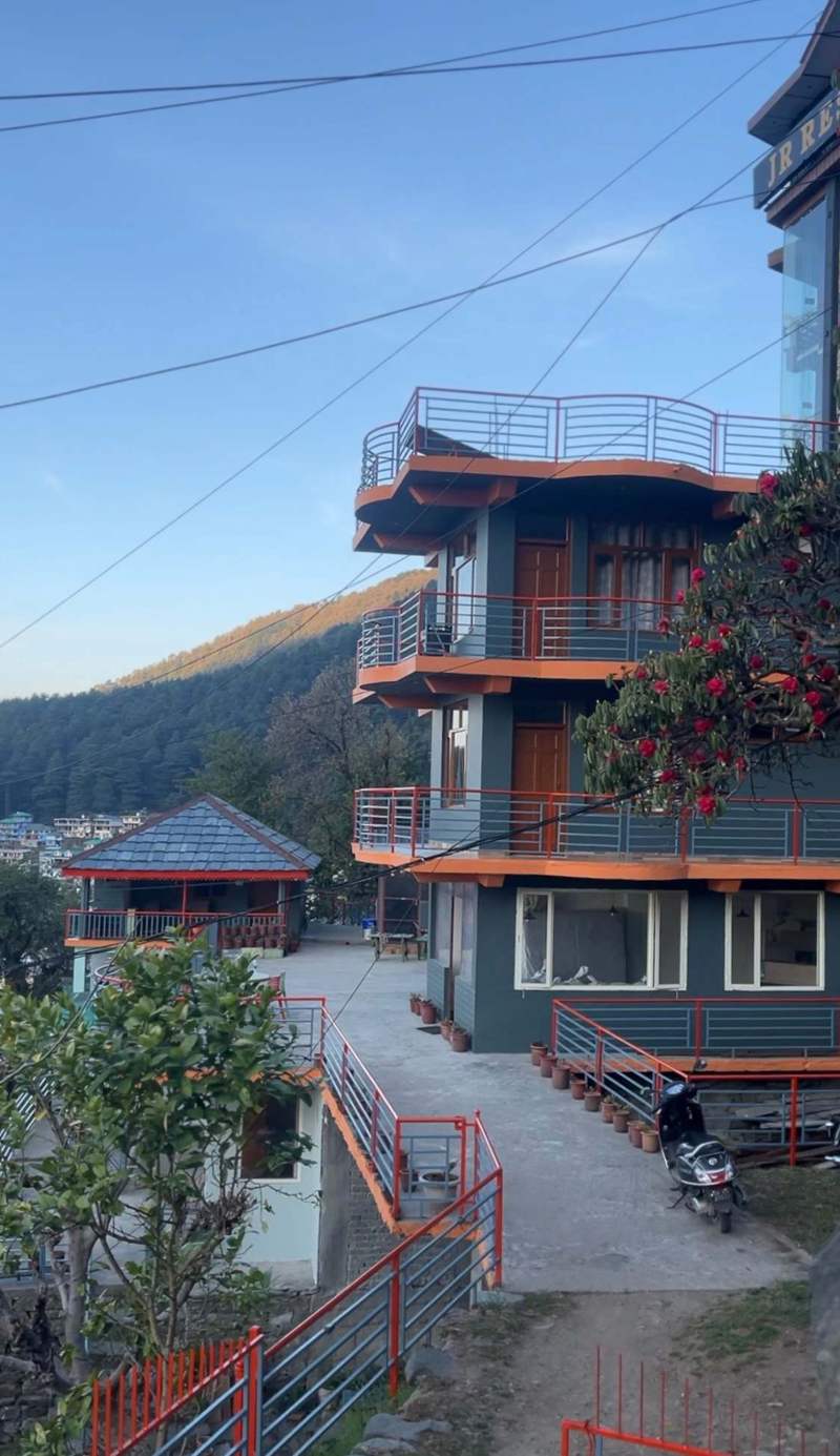 12 Monks - Bhagsu, McLeodGanj