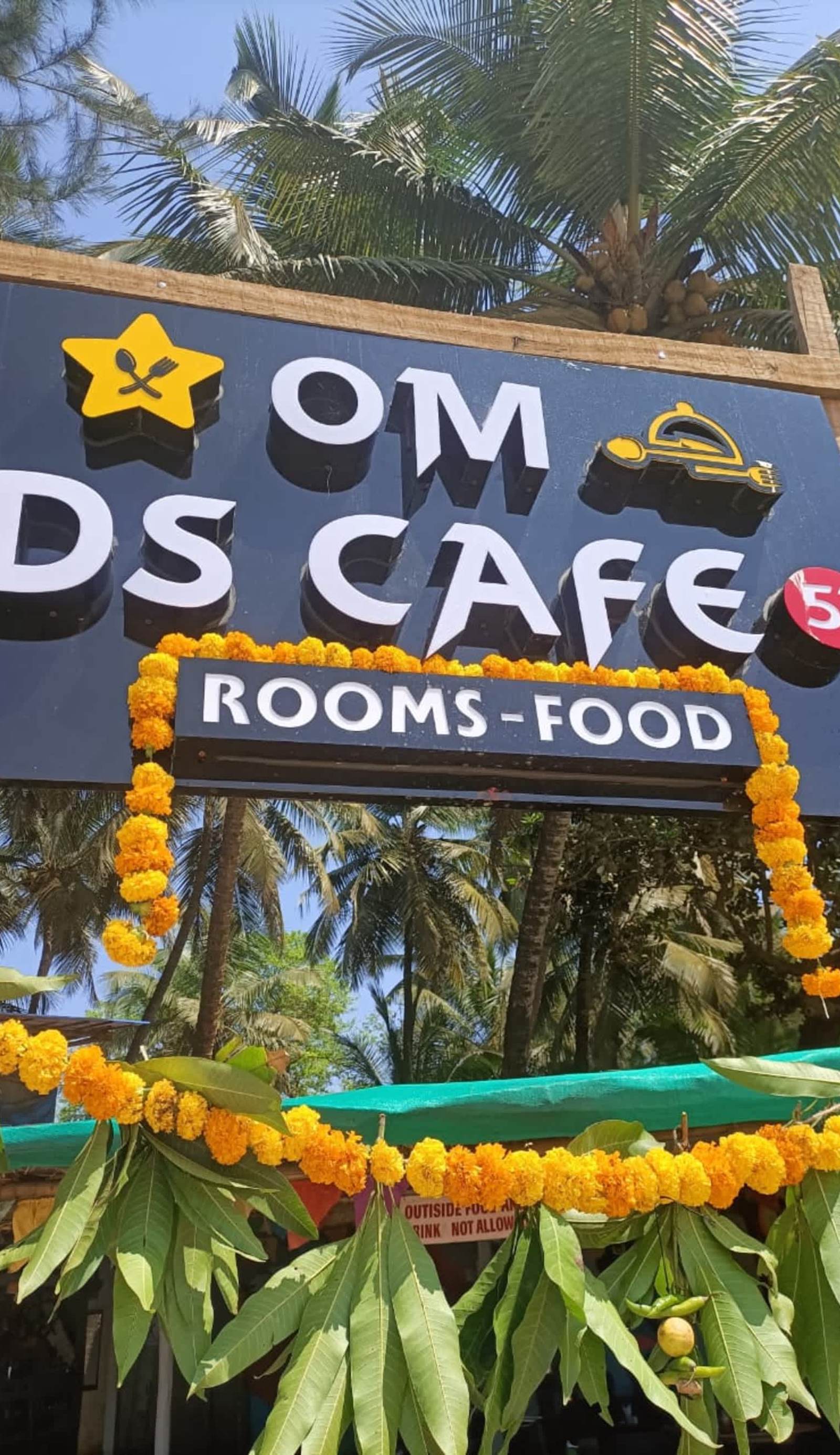 Om D S Cafe 51 & Beach Stay