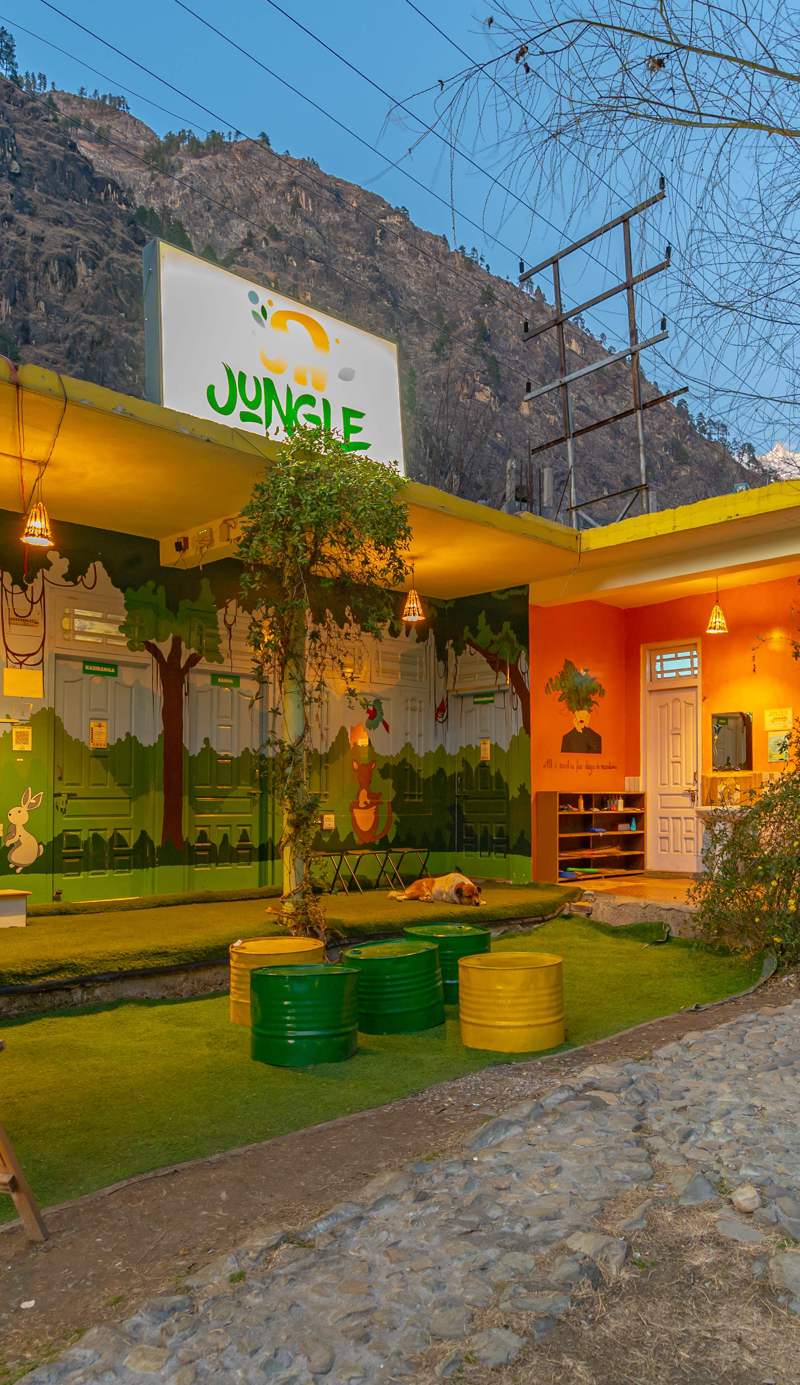 Whoopers Hostel Kasol, Choj