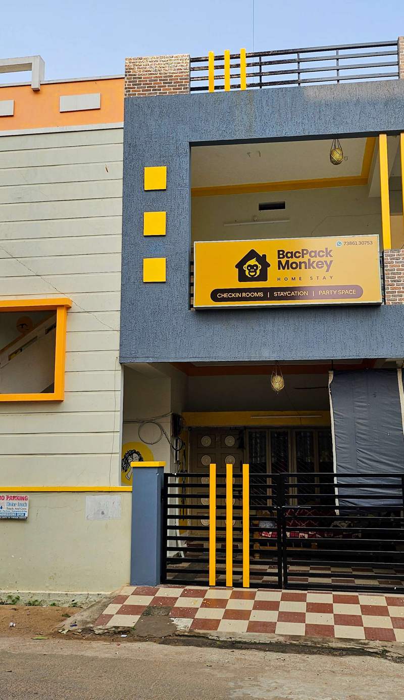 BacPack Monkey Home Stay