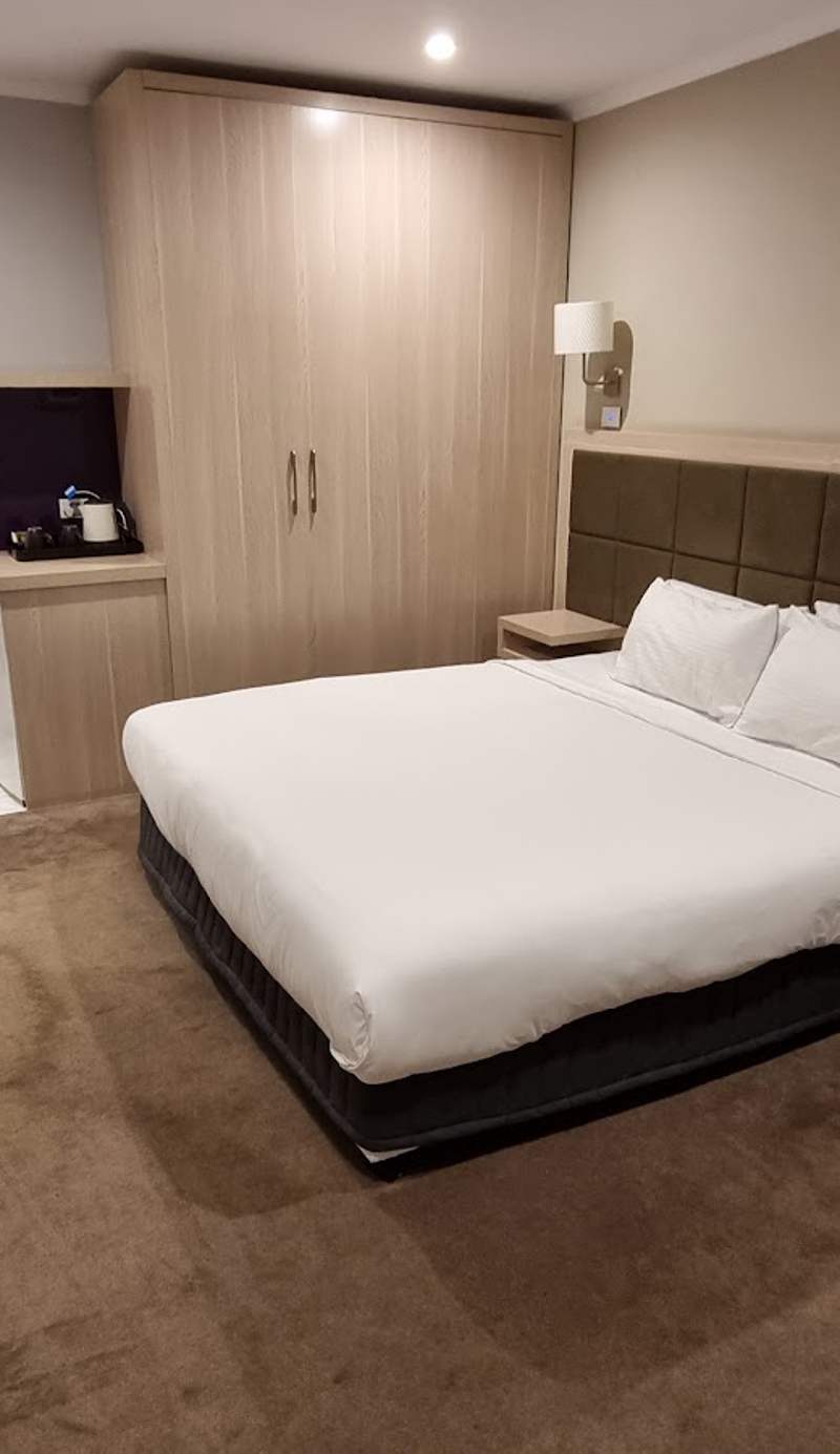 Waverley International Hotel