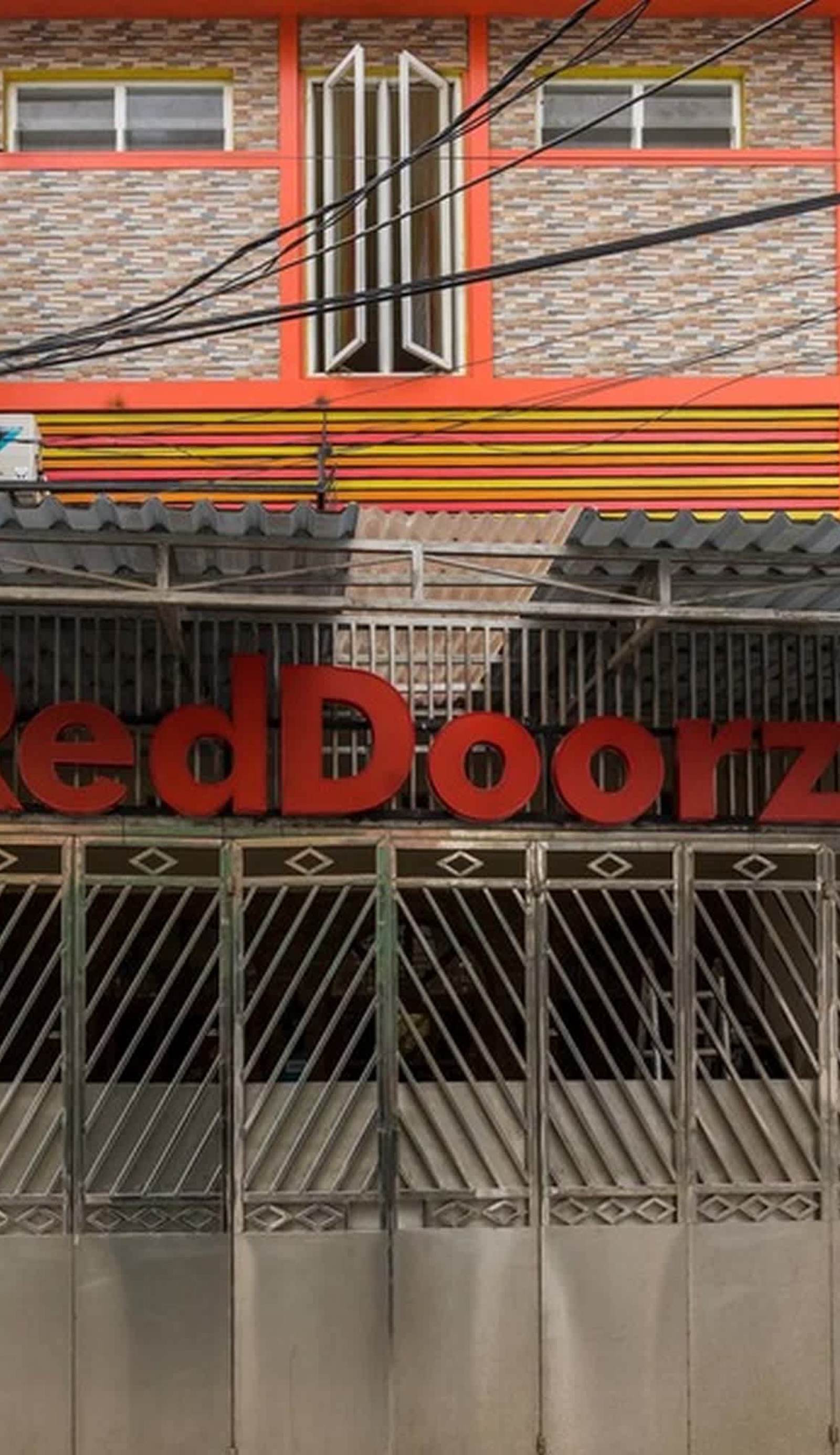 RedDoorz Hostel near LTC Glodok