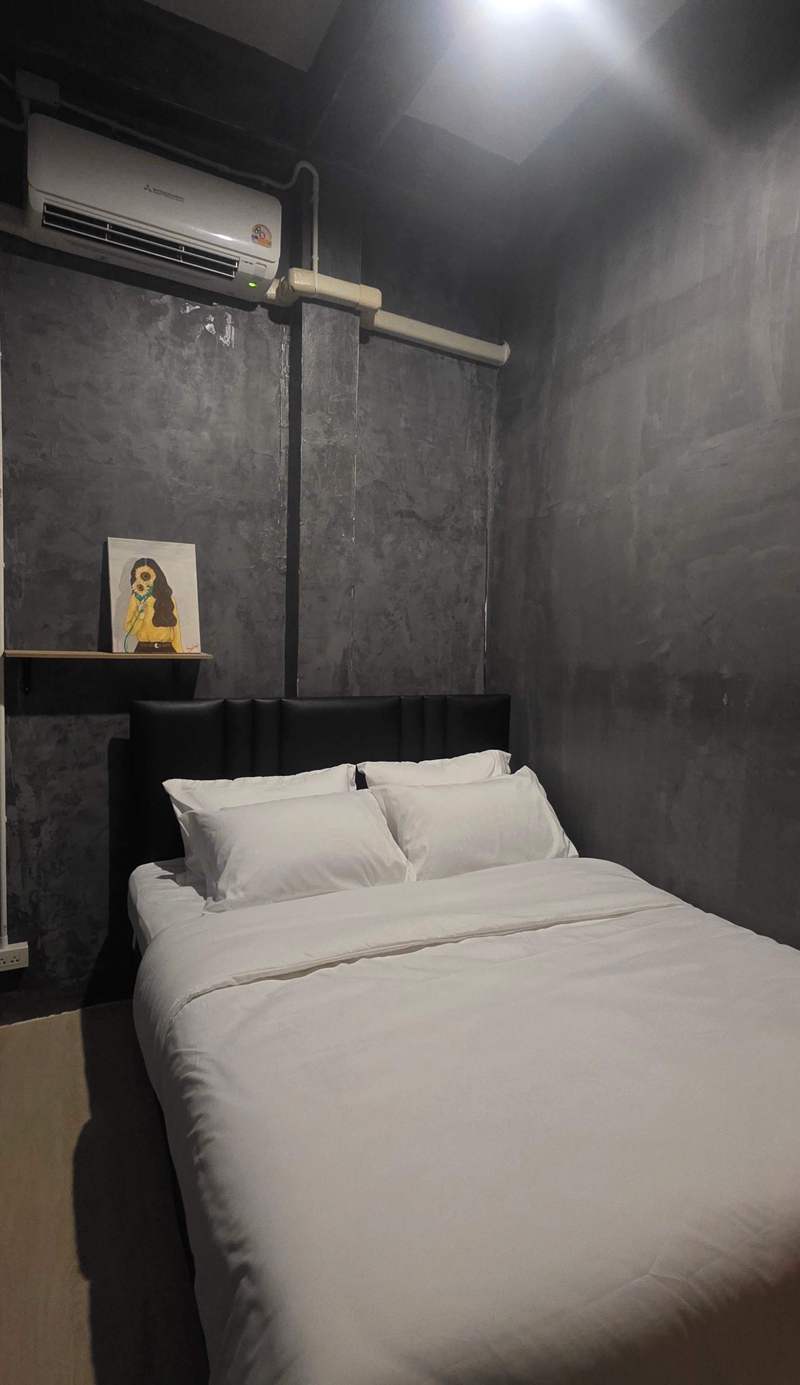 Khlongsan Hostel Bar and Cafe