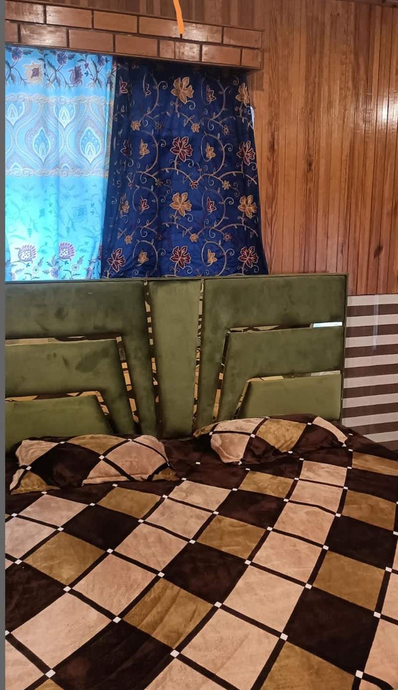 Hotel Azizia Near Dal Lake