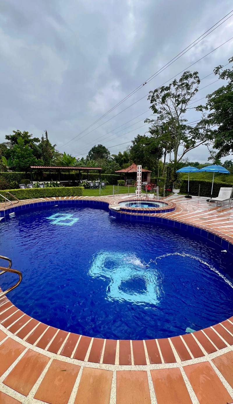 Casa Lujo Eje Cafetero 30 Personas, Piscina
