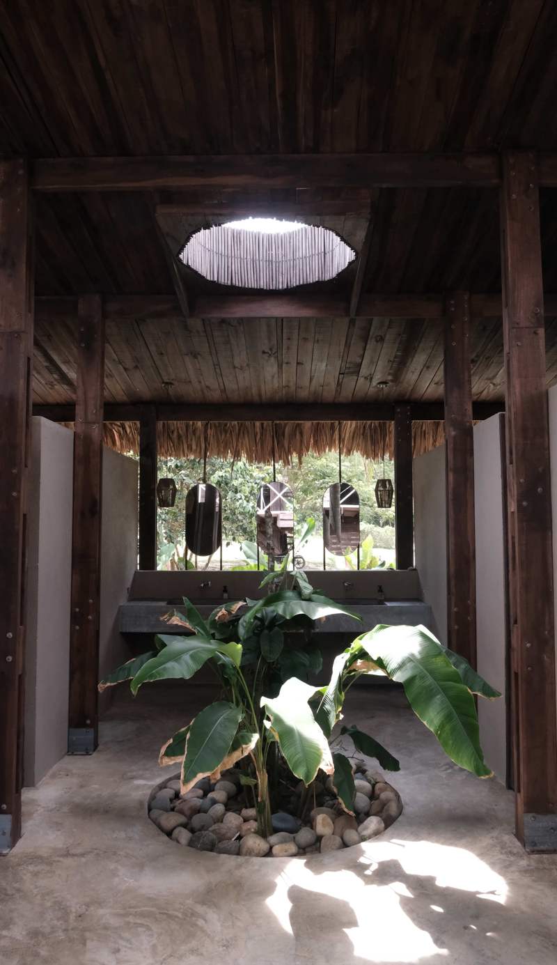 UNÚ Beach Hotel