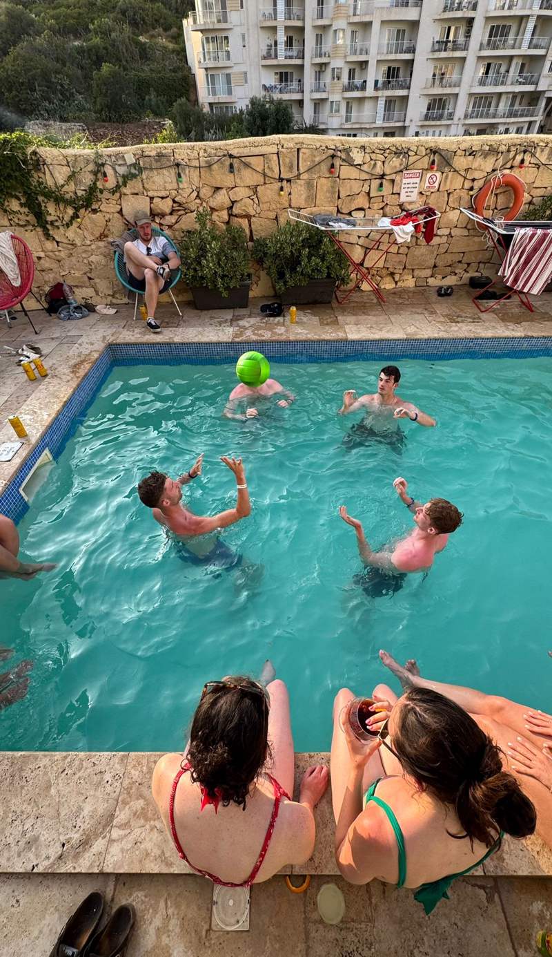 Follow the Sun Boutique Hostel