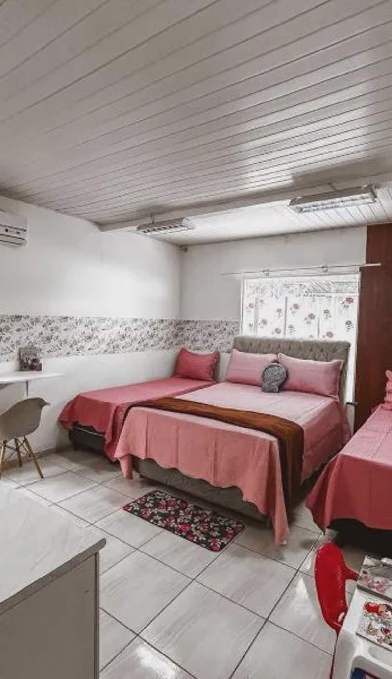 Hostel das Flores - Suíte Master Quarto Privativo com Banheiro Privativo