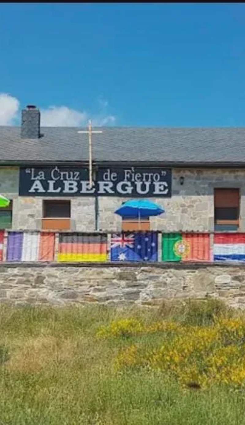Albergue de peregrino Cruz de Fierro