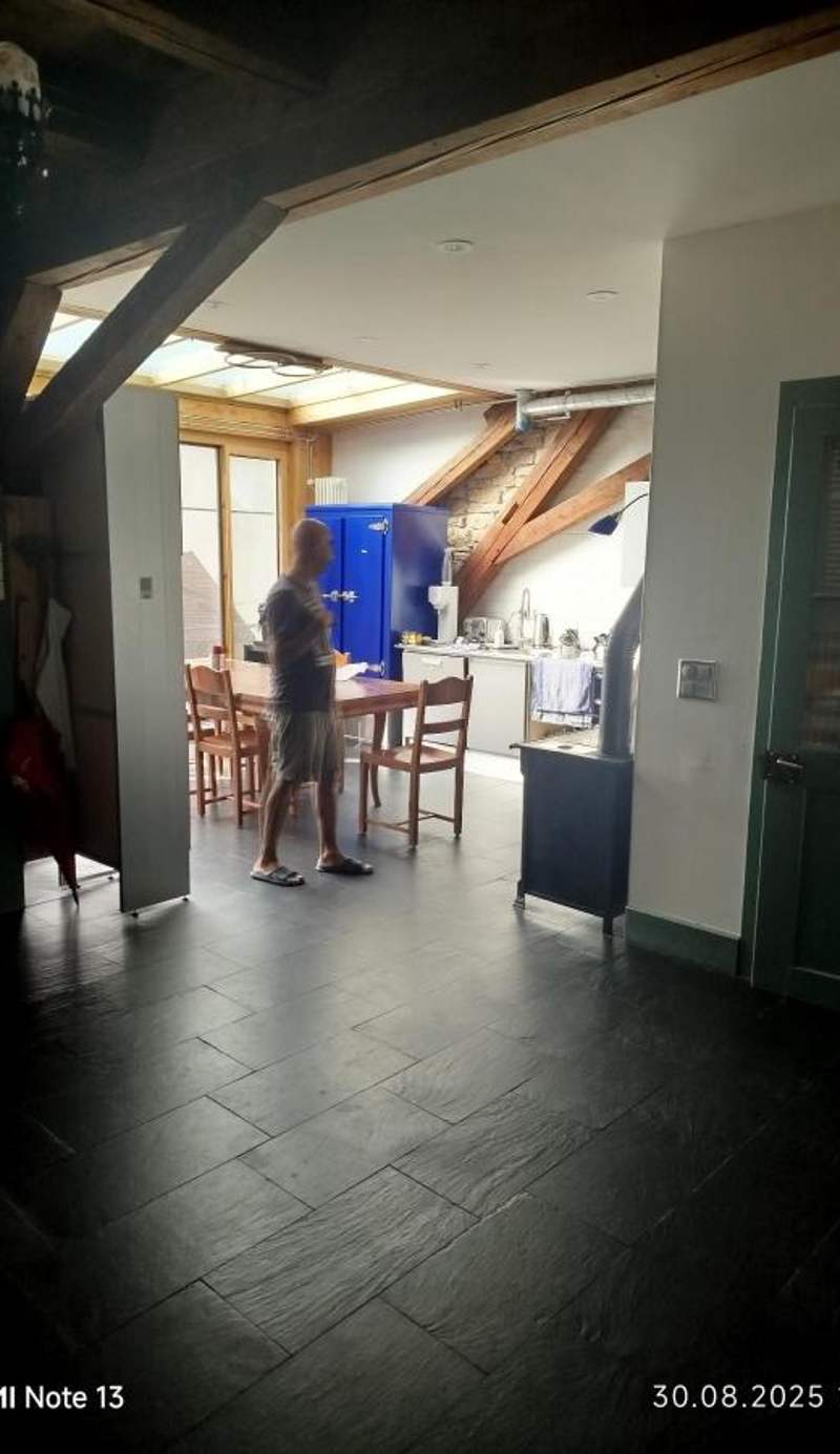 The R Loft - Cosy Hostel, Communal Bathroom and Kitchen