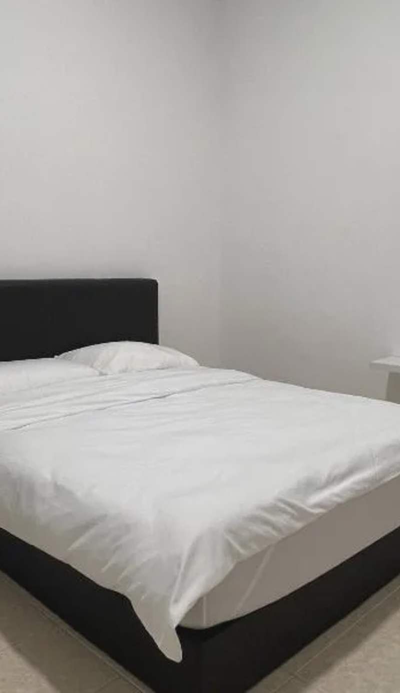 23 Inn Queenbed Room with share bathroom