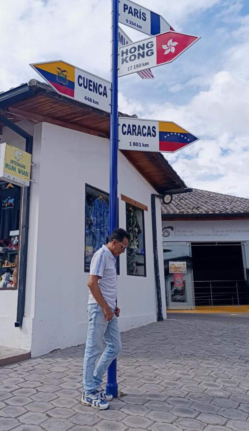 Hostal Latitud Ecuem