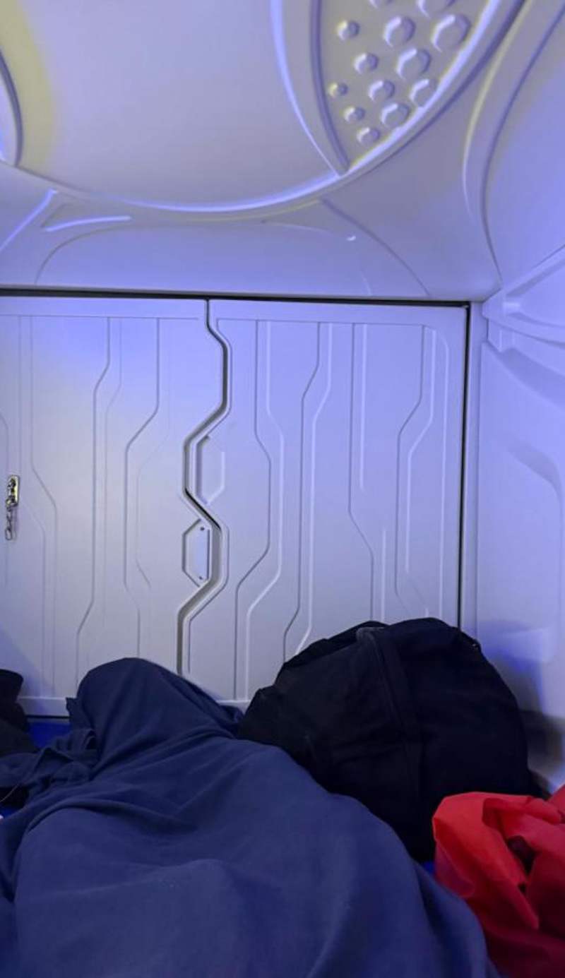 Bangau - Short Term Rest Area Capsule Hotel