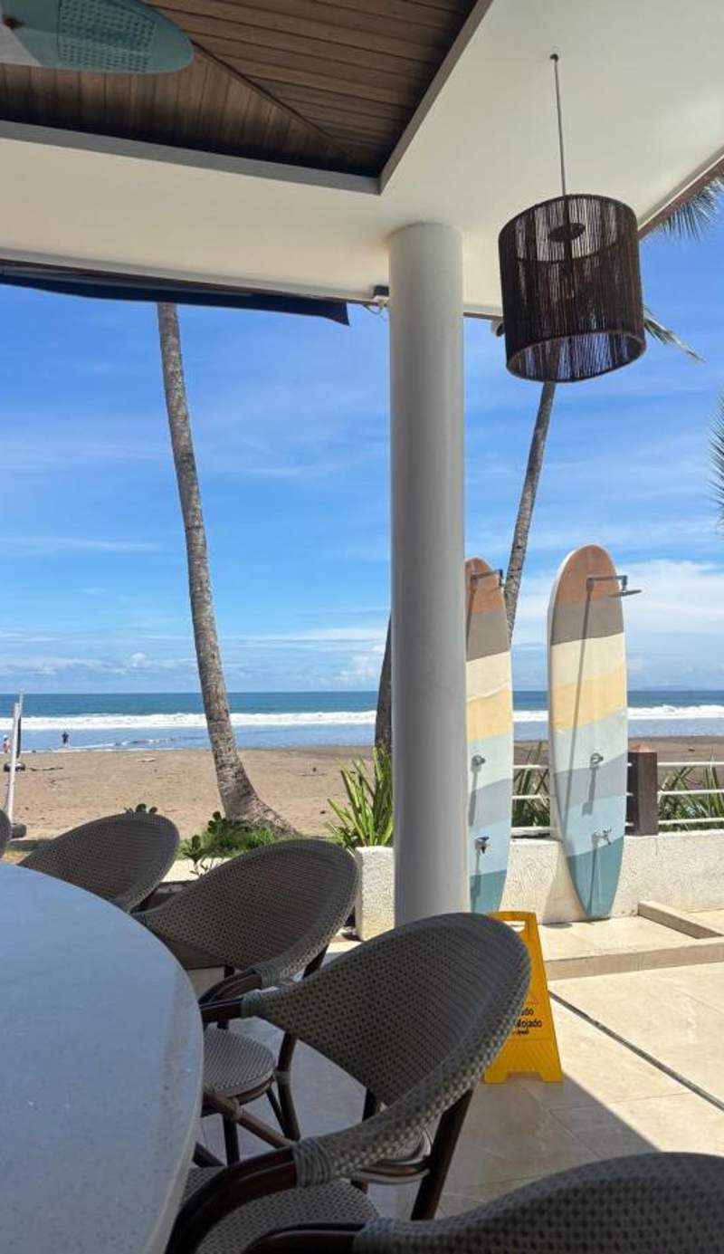 Ozeano Hotel & Surf Bar