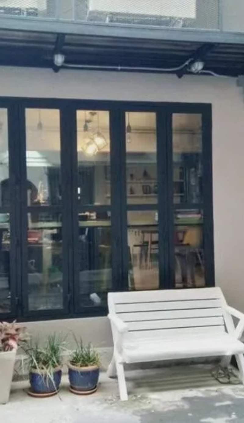 Bangkok Silom chat box hostel