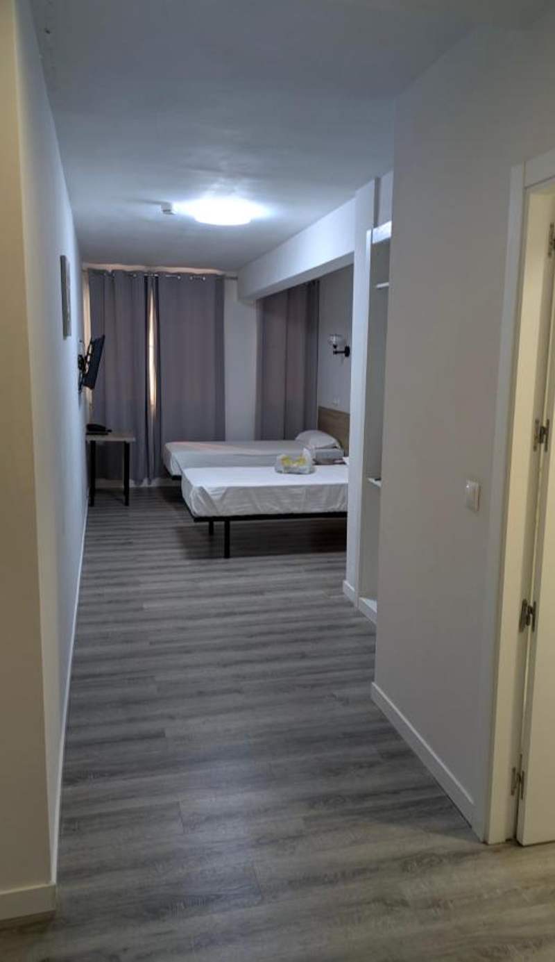 HOSTAL GOLDEN 21***